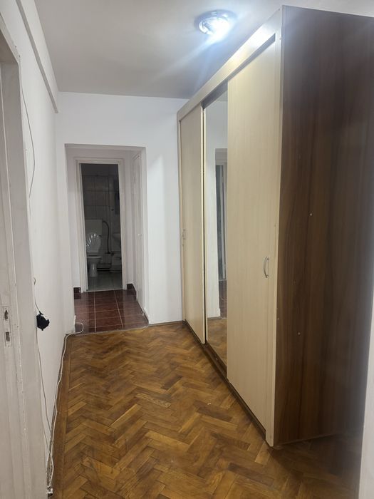 Apartament cu 4 camere în zonă centrală
