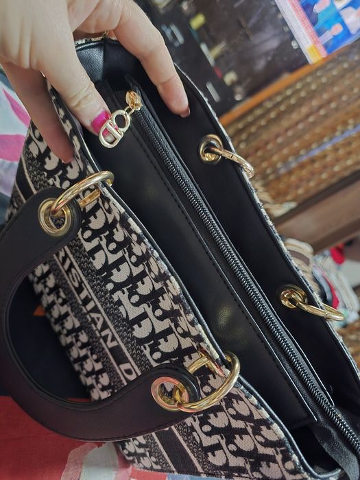 Geanta de mana deosebita