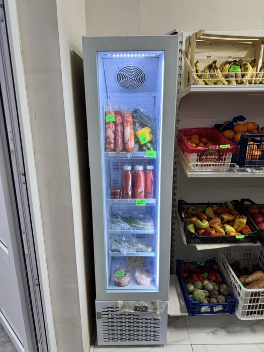 Продам холодильник витринный