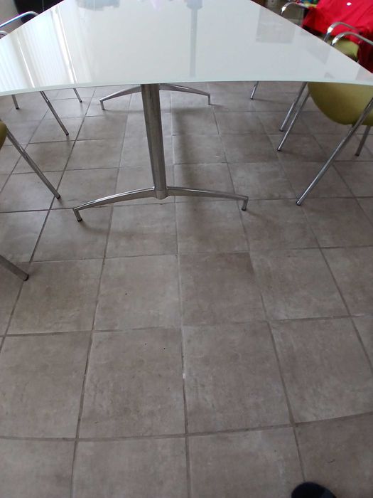 Стъклена маса за трапезария