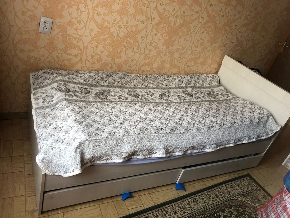 Кровать с матрасом