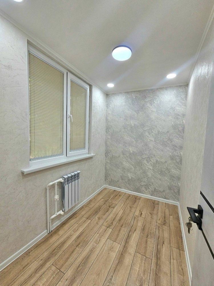 8 квартал Ориентир ТЦ Парус продам 3в4 комнатную упакованная под ключ