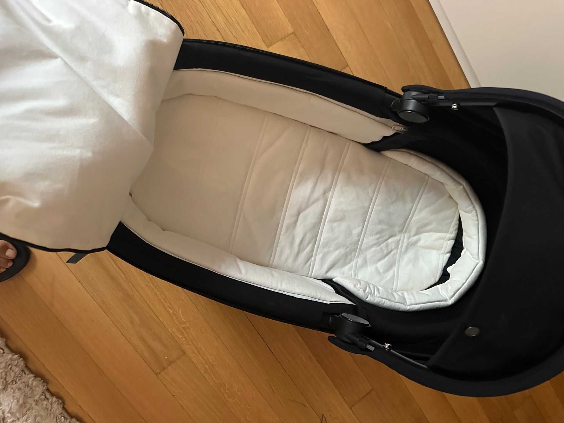 Cybex Mios Lux Platinum бебешко кошче с дъждобран- черно