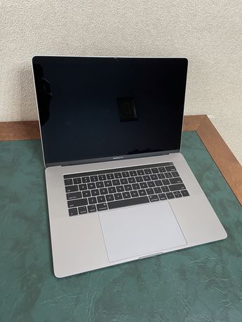 Продам MacBook Pro 2018