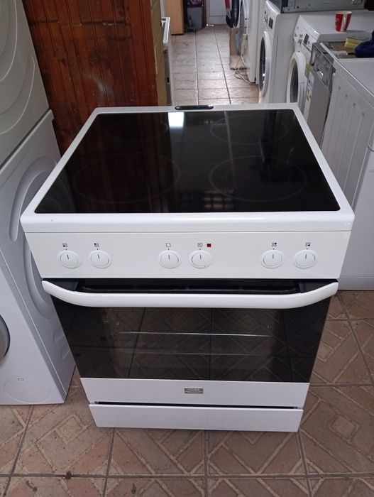 Като нова свободно стояща печка с керамичен плот Voss Electrolux