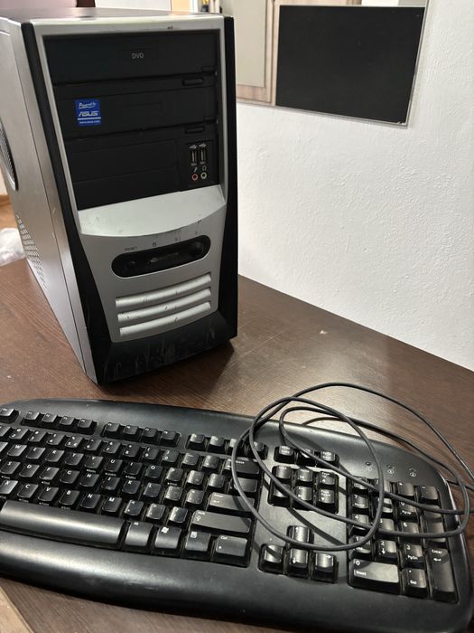 Vând unitate PC + tastatură ASUS