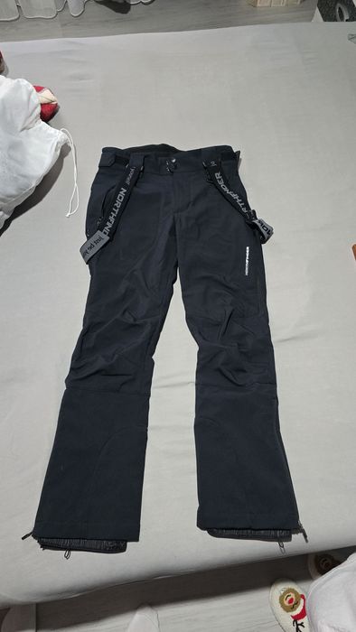 Pantaloni si geaca ski, ca si noi