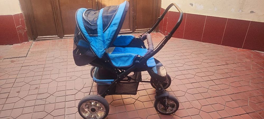 Продаю коляску в хорошем состояние