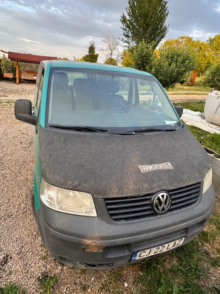 Vând Volkswagen Transporter T5