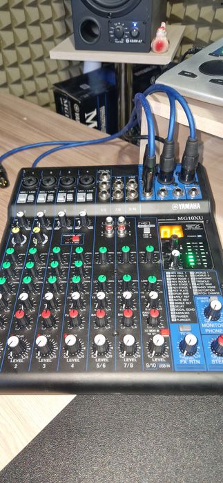 Микшерный пульт Yamaha MG10XU