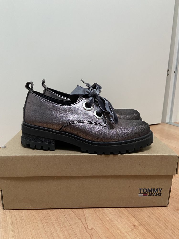 Sneaker si pantofi piele Tommy Hilfiger marime 37