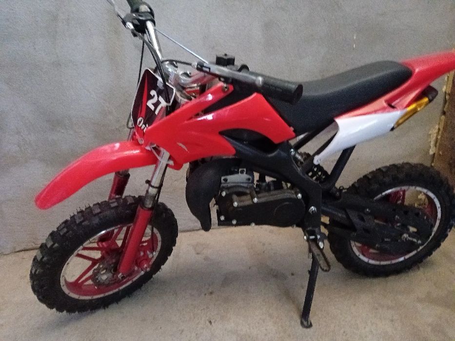 Motocicleta rosie pentru copii cu motor de 50cc