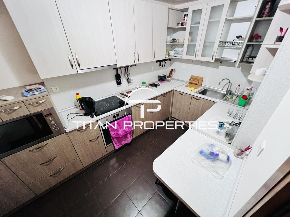 Тристаен апартамент в ж.к Възраждане.