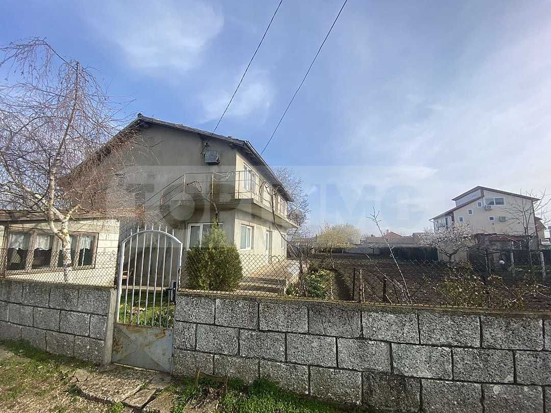 Двуетажна къща в село Българево