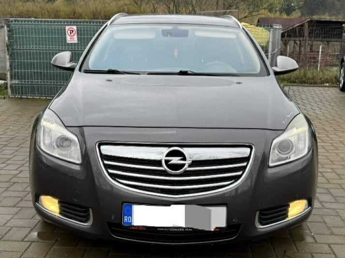 Vând Opel Insignia
- An 2010 
-Motor 2.0 diesel 
-Comenzi pe volan
-Fr