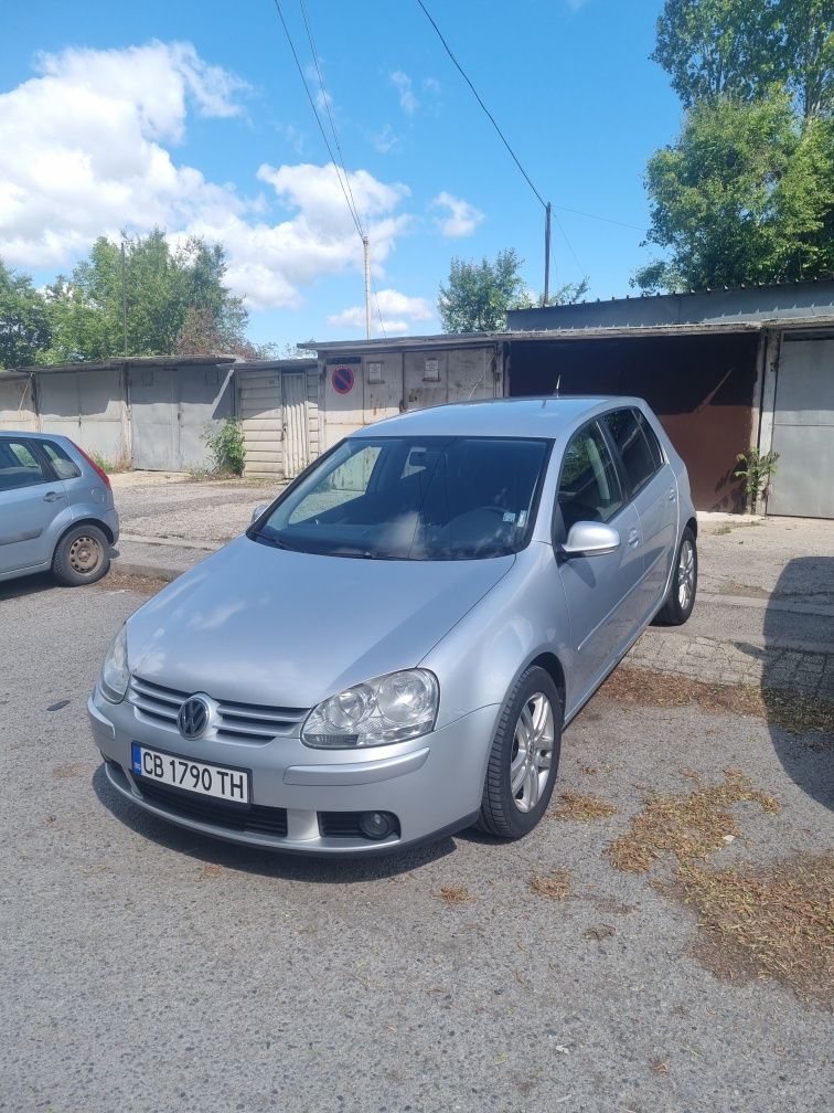 Продавам VW  GOLF 5