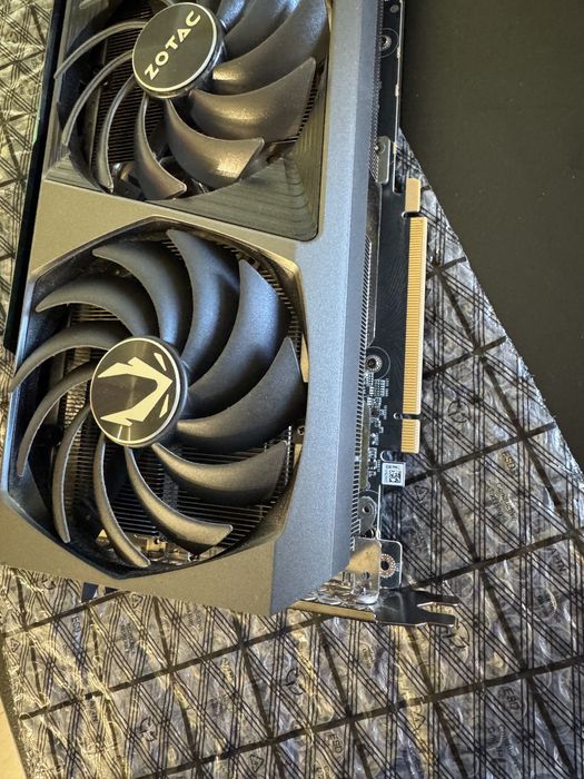 RTX 3090 ti 24GB - Zotac AMP extreme Holo