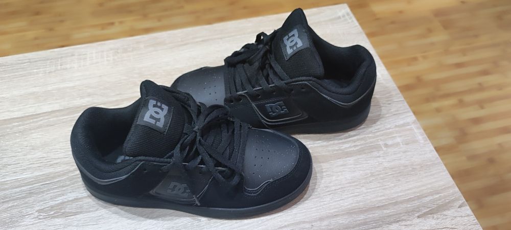 Adidași DC shoes original, 39