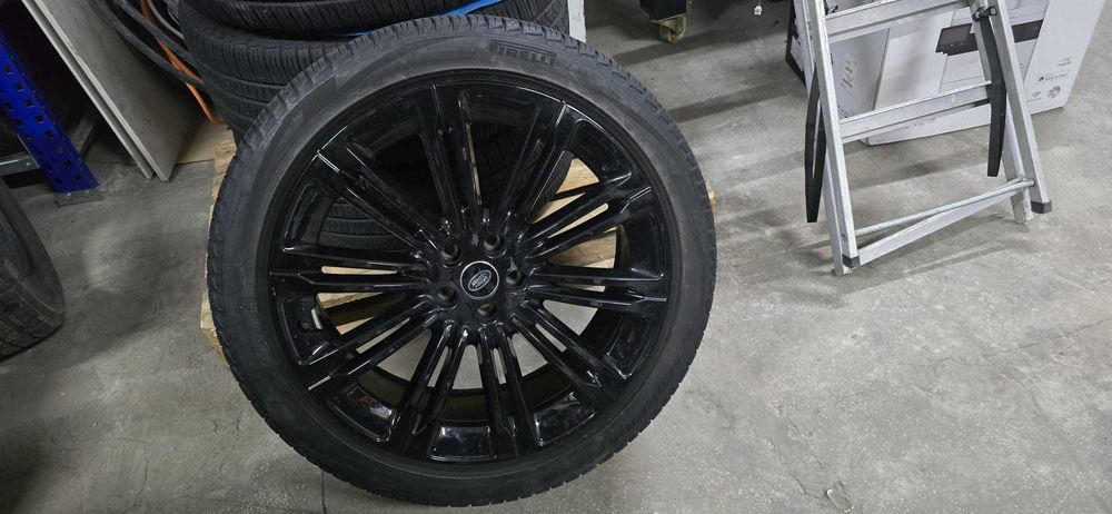 Vand doua seturi de jante cu anvelope Allseason LanRover 285/40 R23