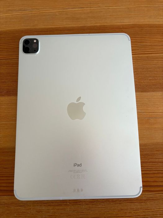 Vand Ipad nou , pret 2500 ron