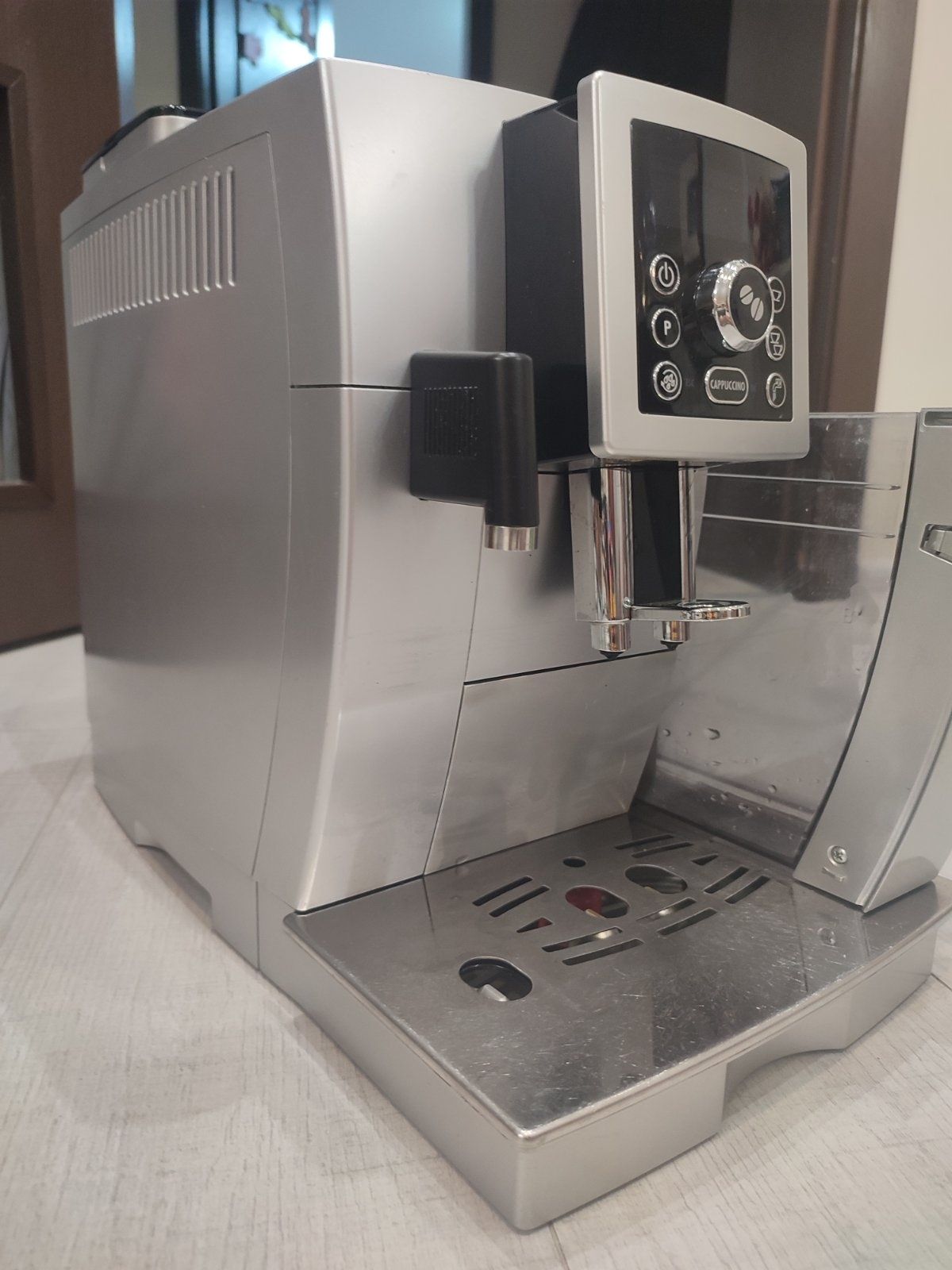 Кафеавтомат Delonghi Magnifica топ състояние