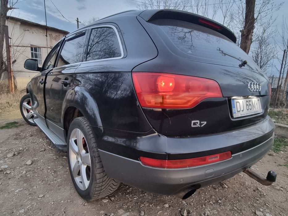 Audi Q7          .