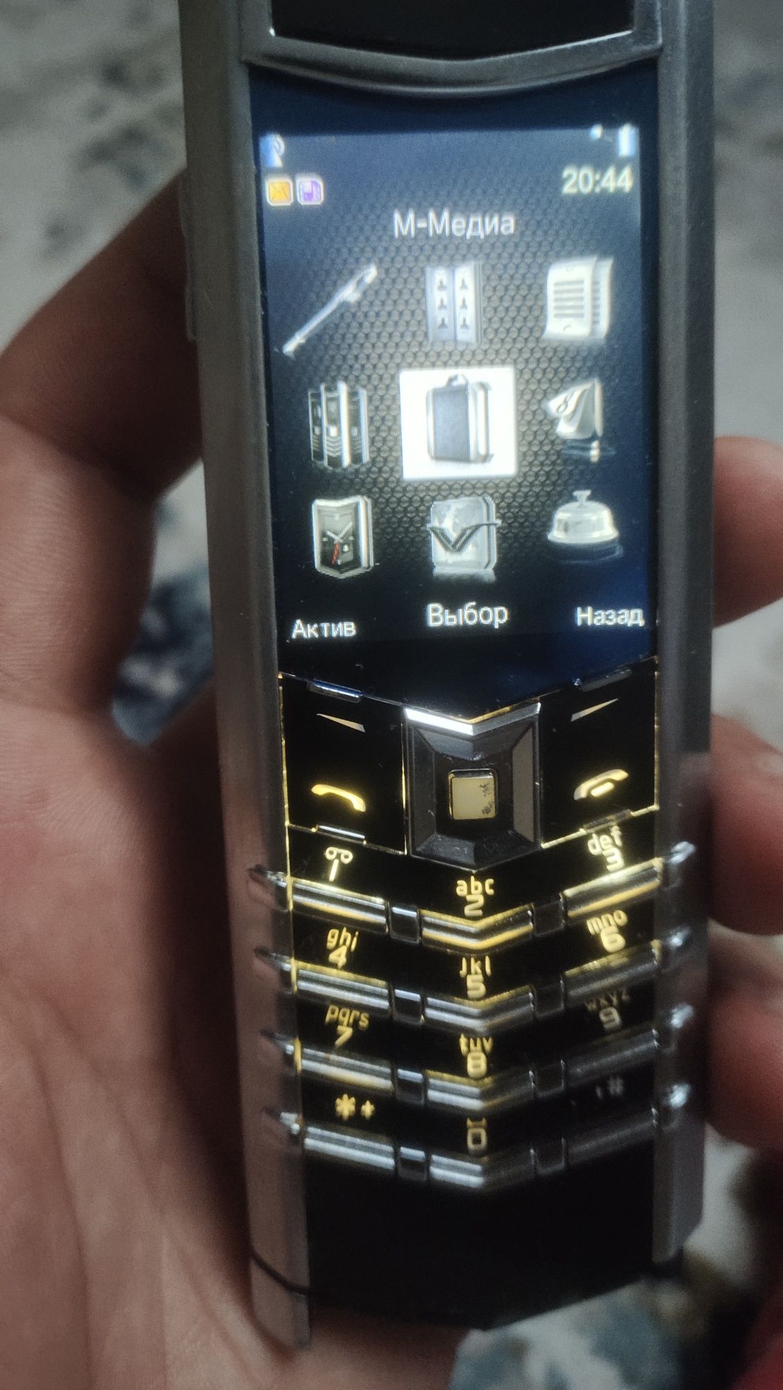 Продам Vertu Signature Design