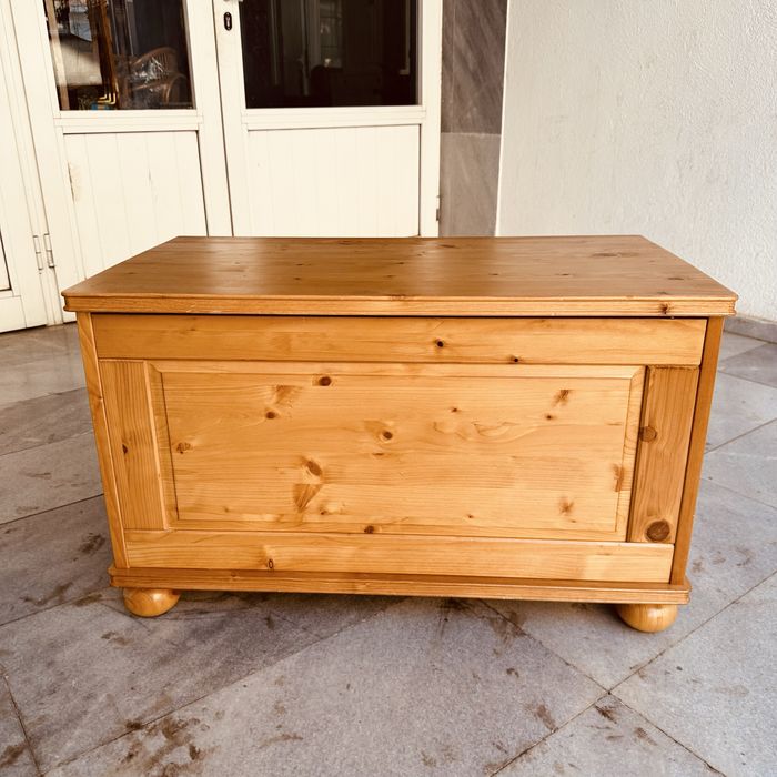 Дървен ретро сандък/ракла от масив