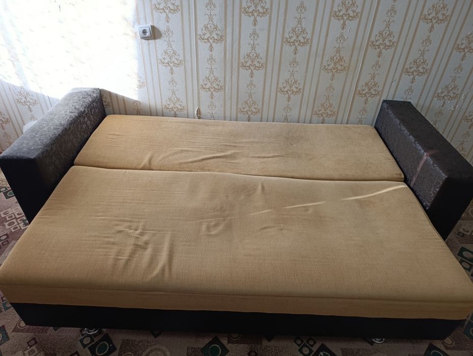 Диван б/у в нормальном состоянии