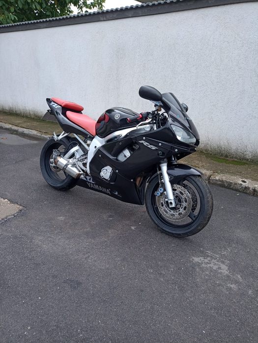 Yamaha r6 2003 .