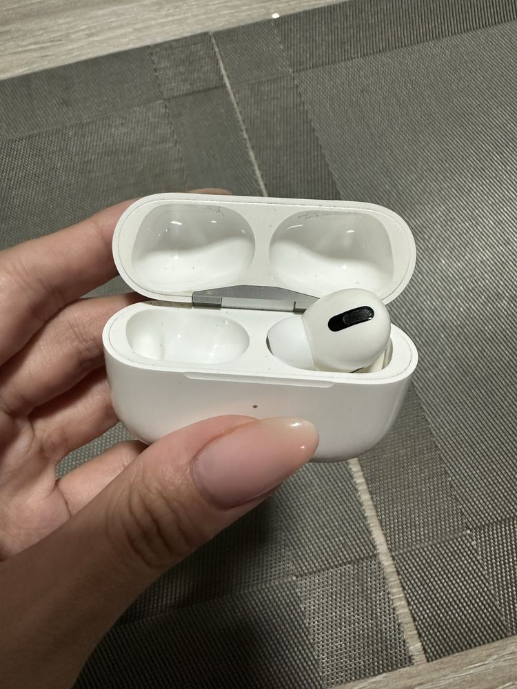 Наушники AirPods Pro