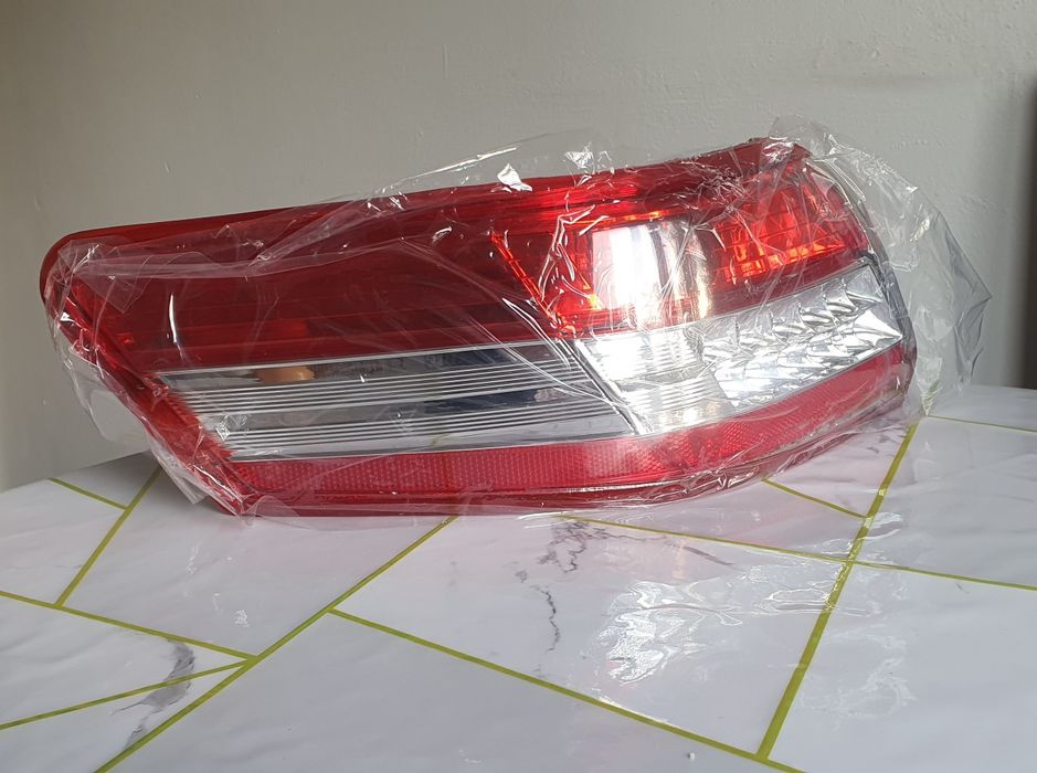 Оригинальный задний фонарь ( стоп фары ) Toyota Camry 45