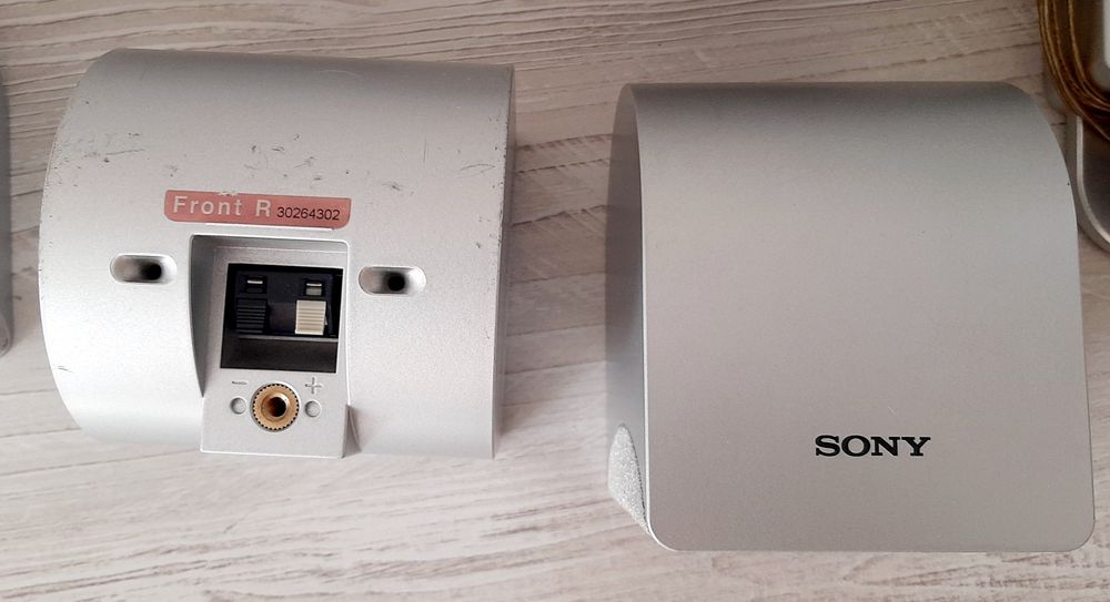 Boxe Sony sateliți și subwoofer