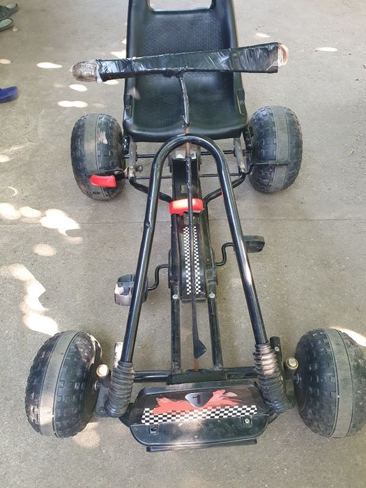 Kart  cu pedale pentru copii