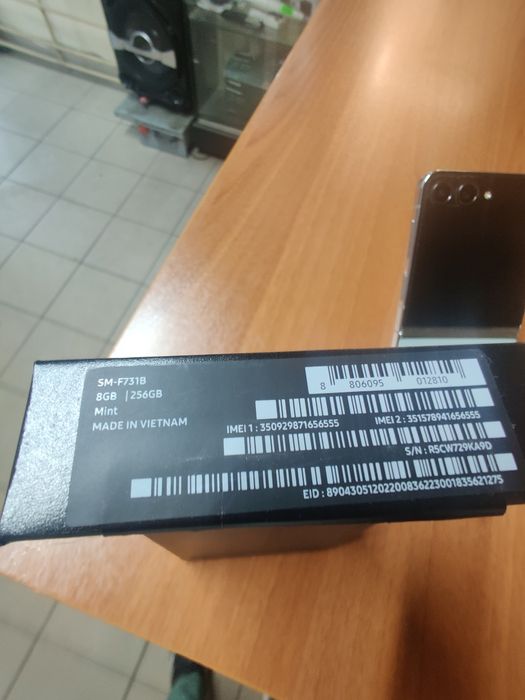 Samsung Galaxy Z Flip5 5G 256GB 8GB RAM Dual