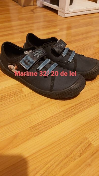 Genți și încălțări de vanzare