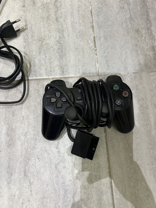 Playstation 2 с джойстик и 3 игри