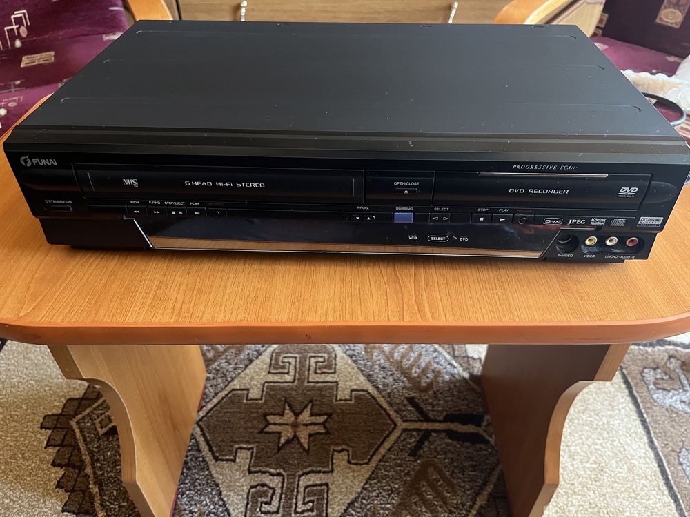 Vand Funai combo VHS recorder 6 capete - DVD recorder