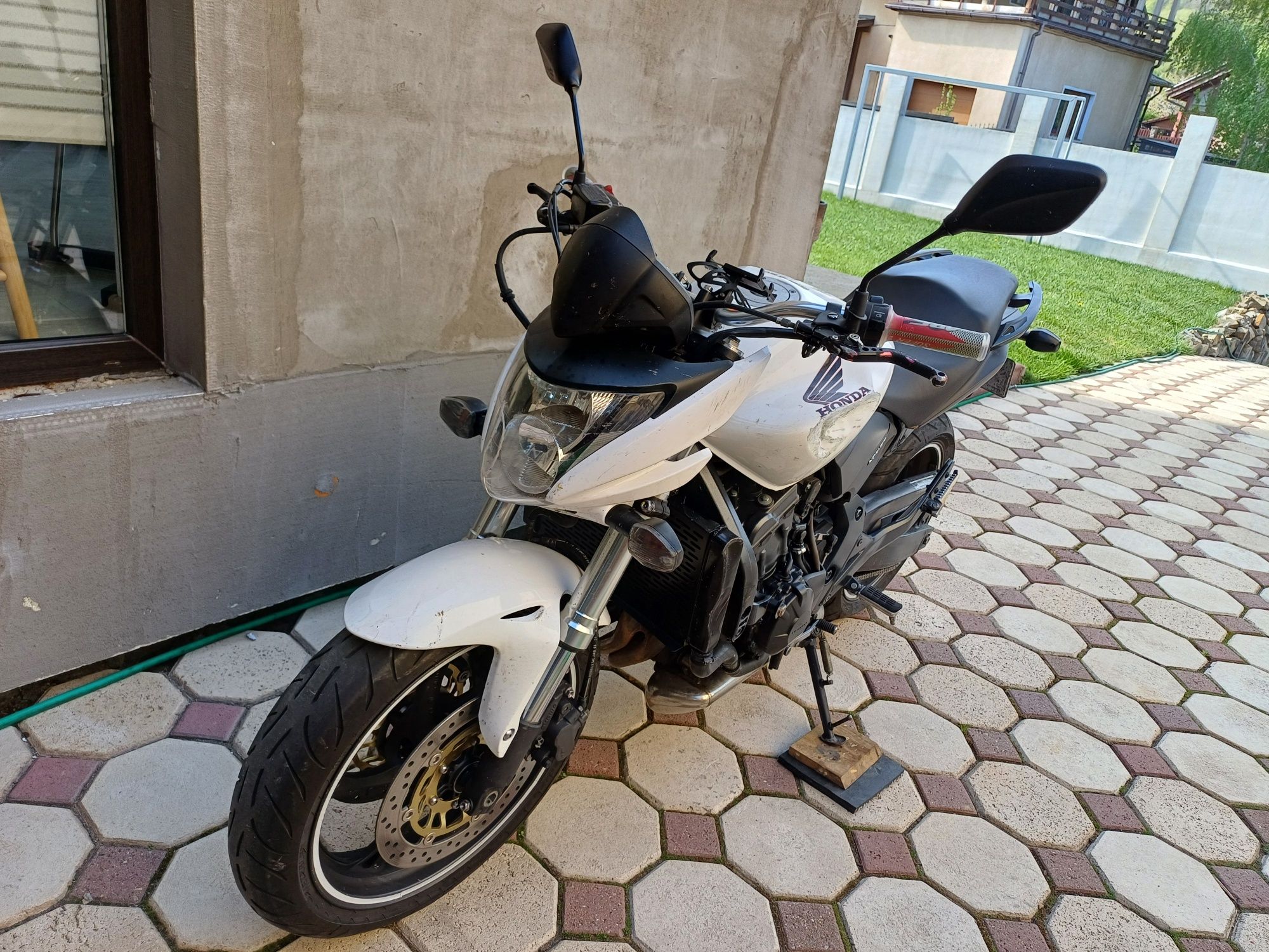 Honda Hornet 2010 usor avariat