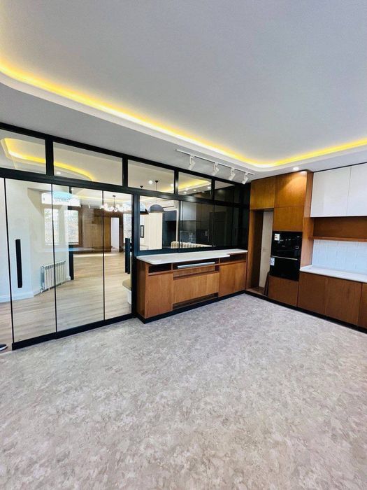 Срочно продается 5ти ком кв-ра в новостройке, ор-р: Финанс.Инст, 221м²