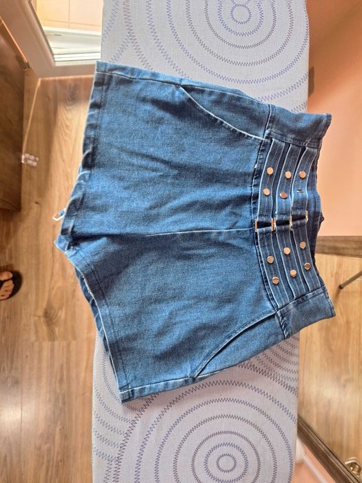 Къси дънкови панталони