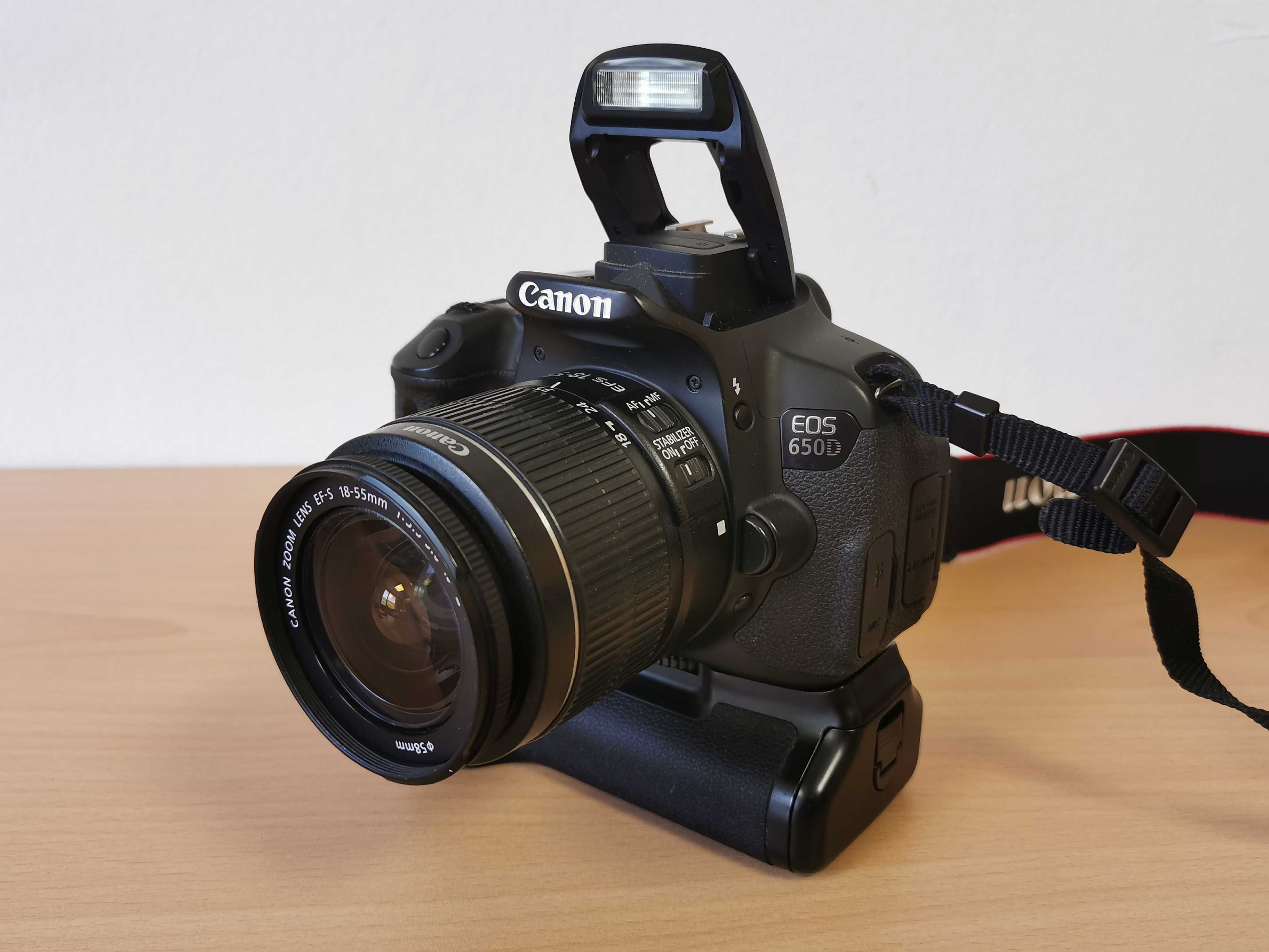 Фотоапарат Canon EOS 650D, обектив EFS 18-55, батериен грип и чанта