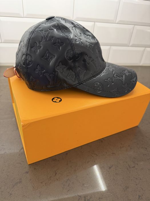 Нова шапка Louis Vuitton