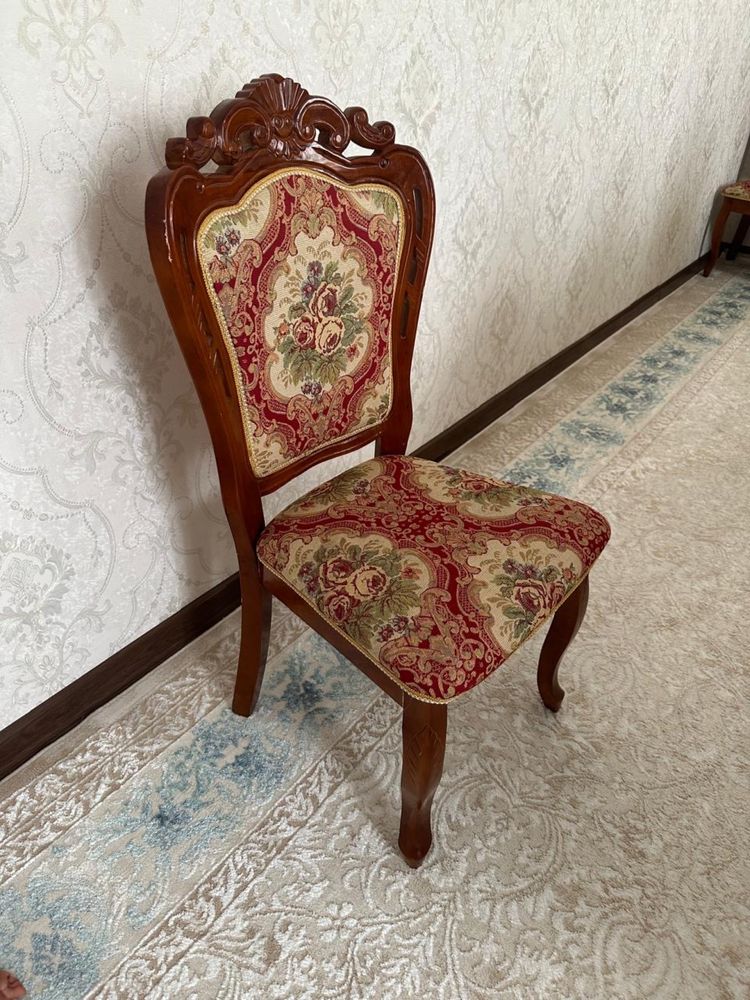 Продам стол и стулья