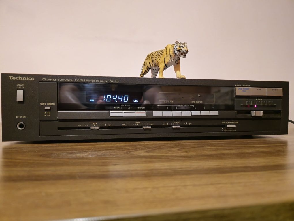 Technics SA-210. Calitate analogică din vremuri de aur. Preț fix !