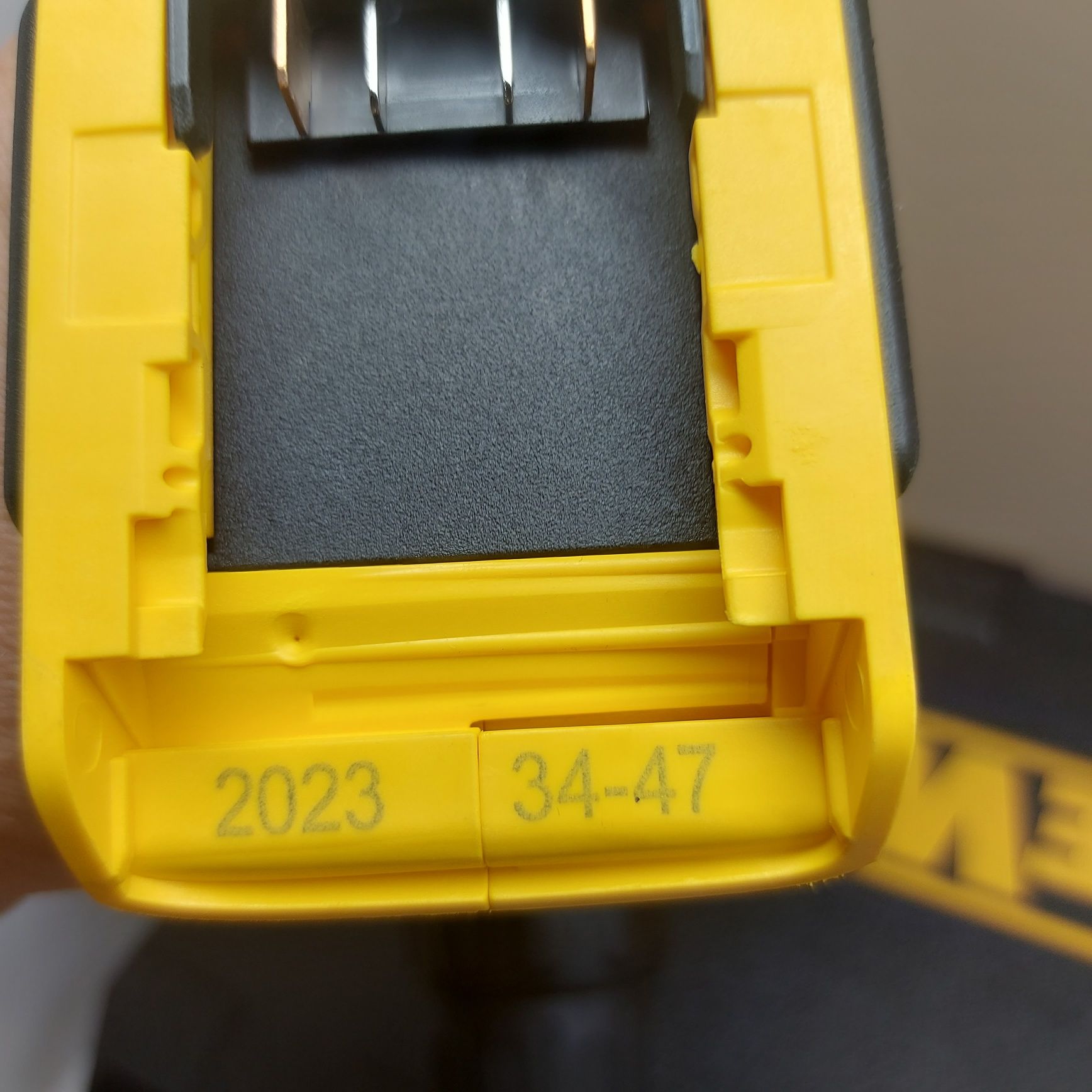 Акумулаторен винтоверт Dewalt DCD771NK