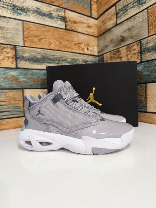 Air Jordan Max Aura 4 Unisex
