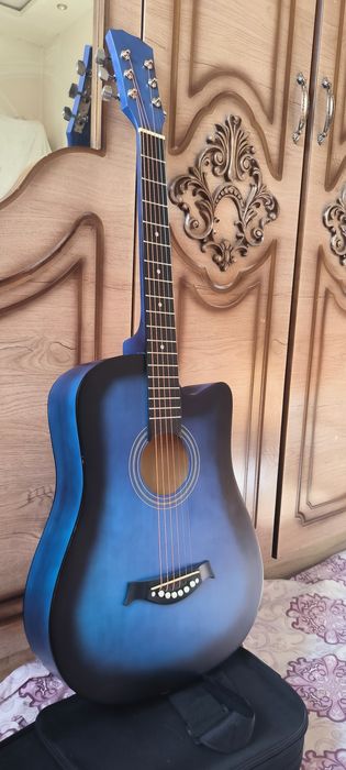 Скрипка 4/4 учебный и акустическая 6 струнная гитара