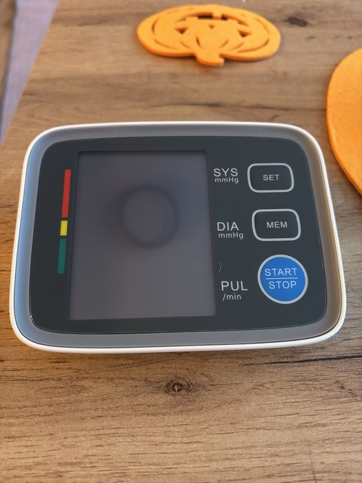 Tensiometru de brat - Afisaj mare LCD, functie memorie, puls neregulat