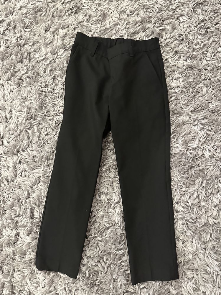 Pantaloni Uniforma Negri 122 cm(6-7 ani ) Pret : 69 lei( 2 buc )